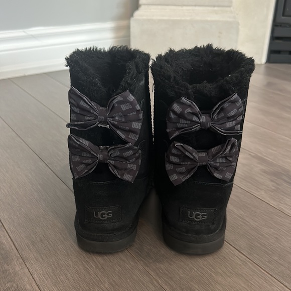 UGG Kids Classic Short Boots - Picture 2 of 4